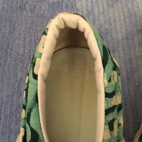 Vans Della Green size 7.5 woman/ 6 man. You will need a foot liner/ Dr. Schoales - Picture 9 of 15